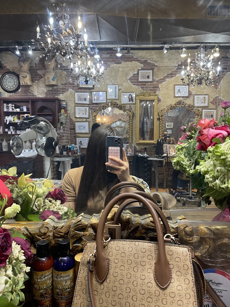 Delacqua Salon & Spa