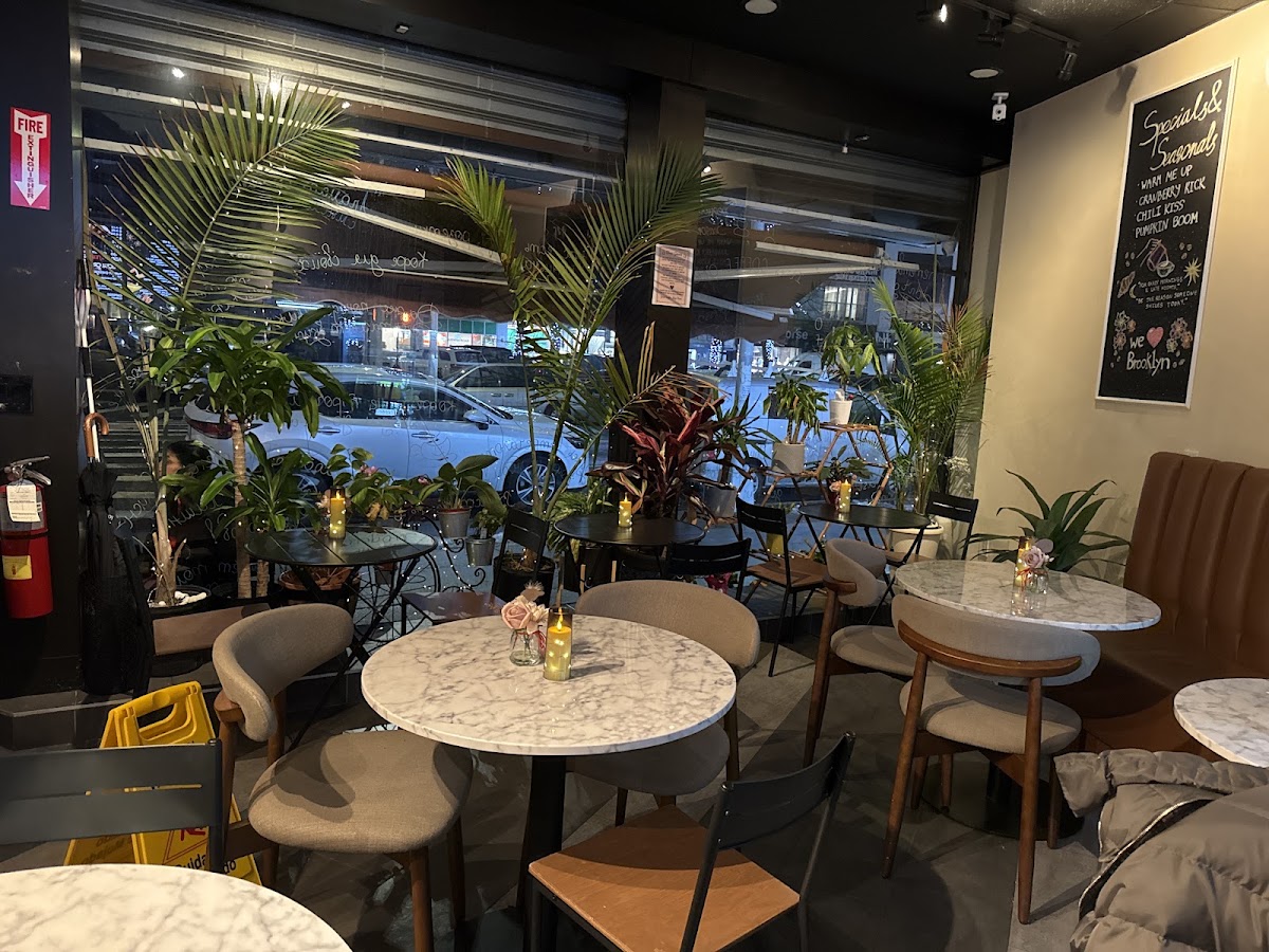 Wake Up Coffee Shop — Cafe